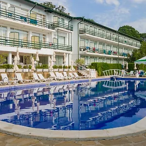 Hotel Kini Park & Free Parking